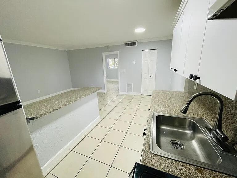 890 NW 45 Avenue # 32, Miami, FL 33126 photo 3