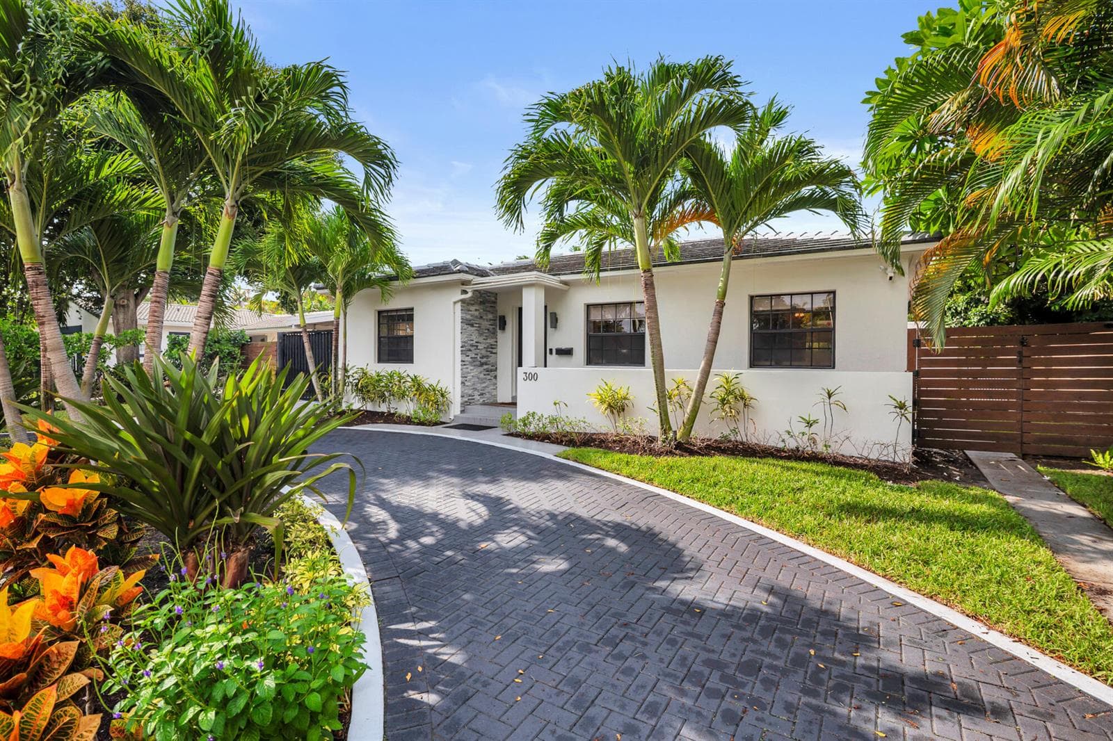 300 35th Street, West Palm Beach, FL 33407 photo 2