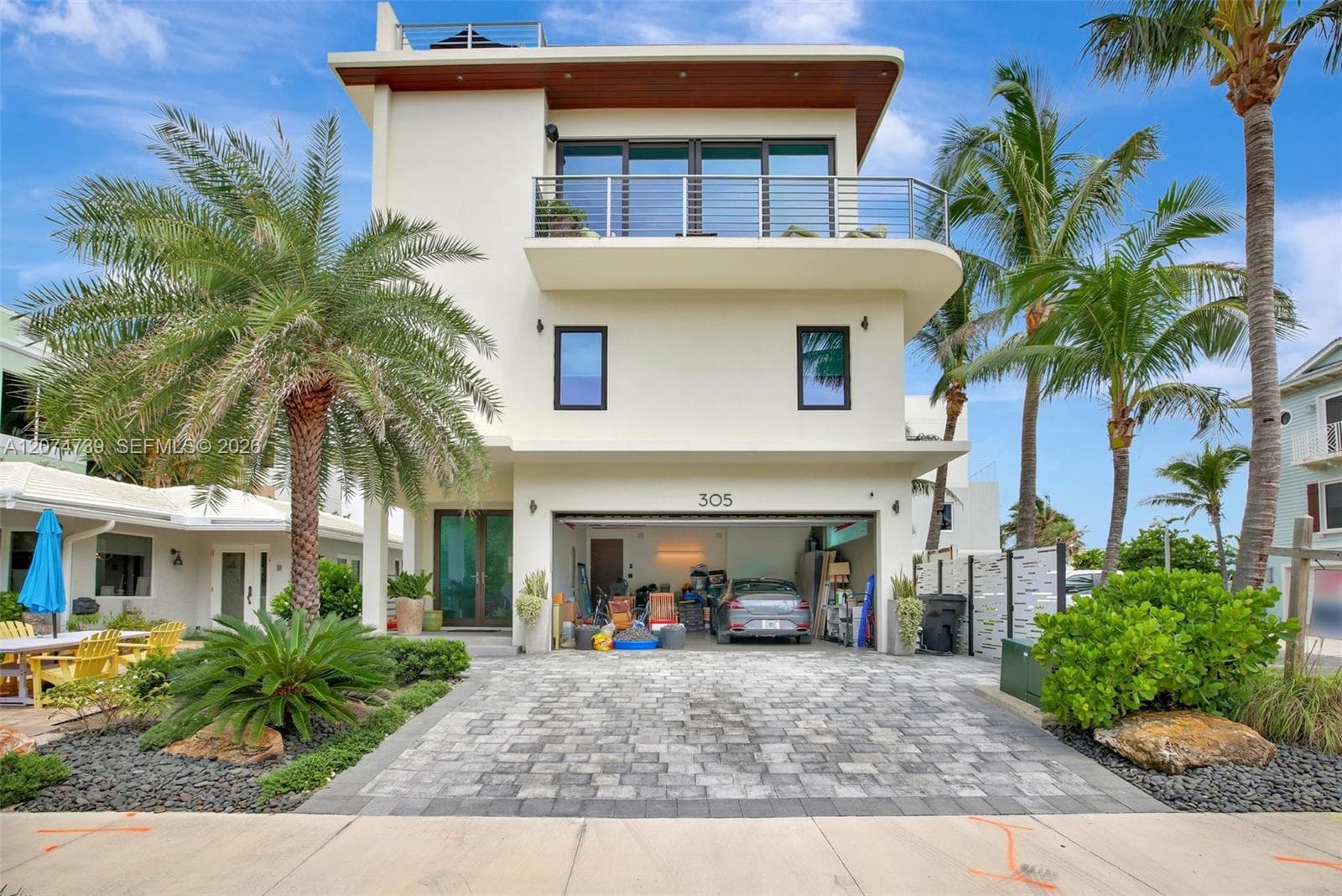 305 Oak St, Hollywood, FL 33019 photo 2