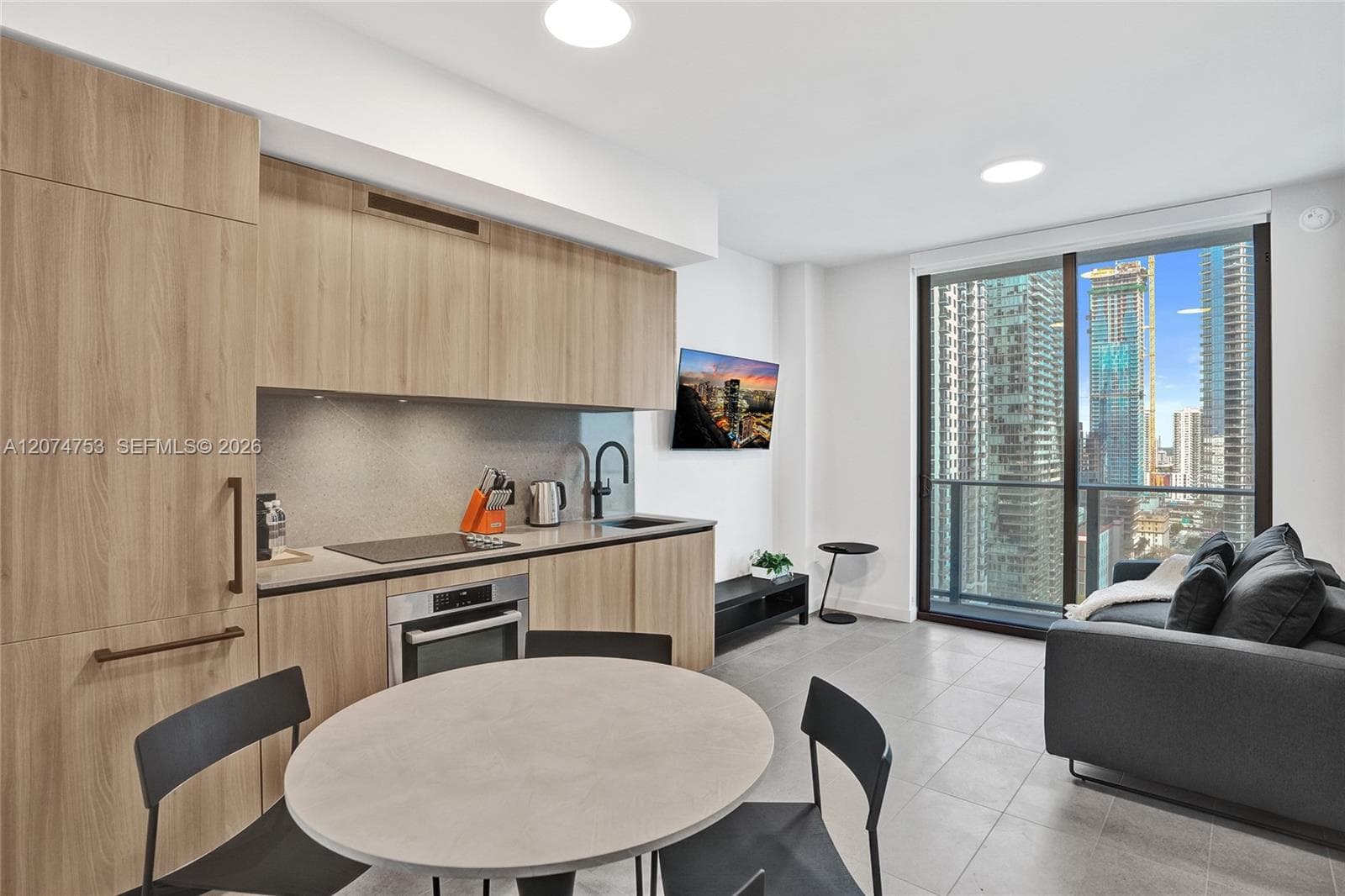 121 NE 5th St # 2411, Miami, FL 33132 photo 3