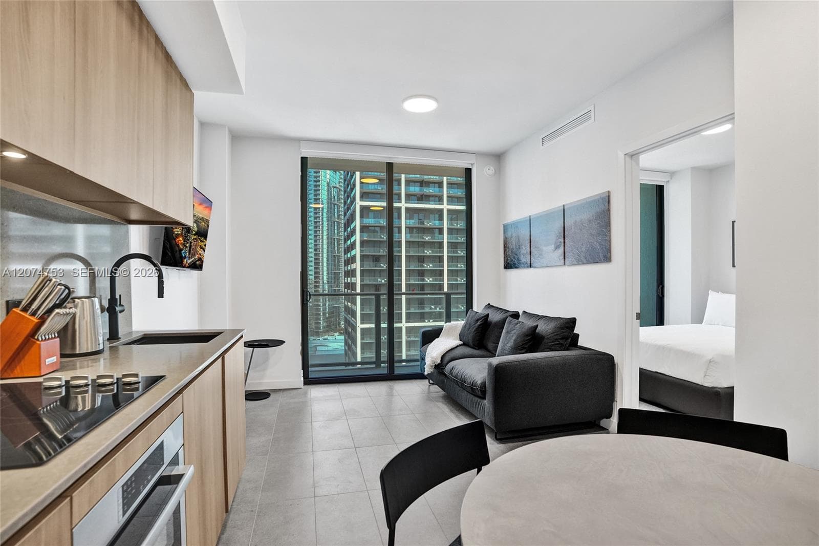 121 NE 5th St # 2411, Miami, FL 33132 photo 4