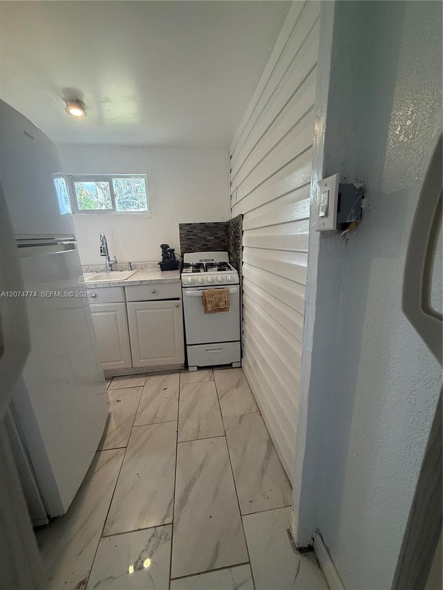 679 ave g # 1, Winter Haven, FL 33880 photo 2