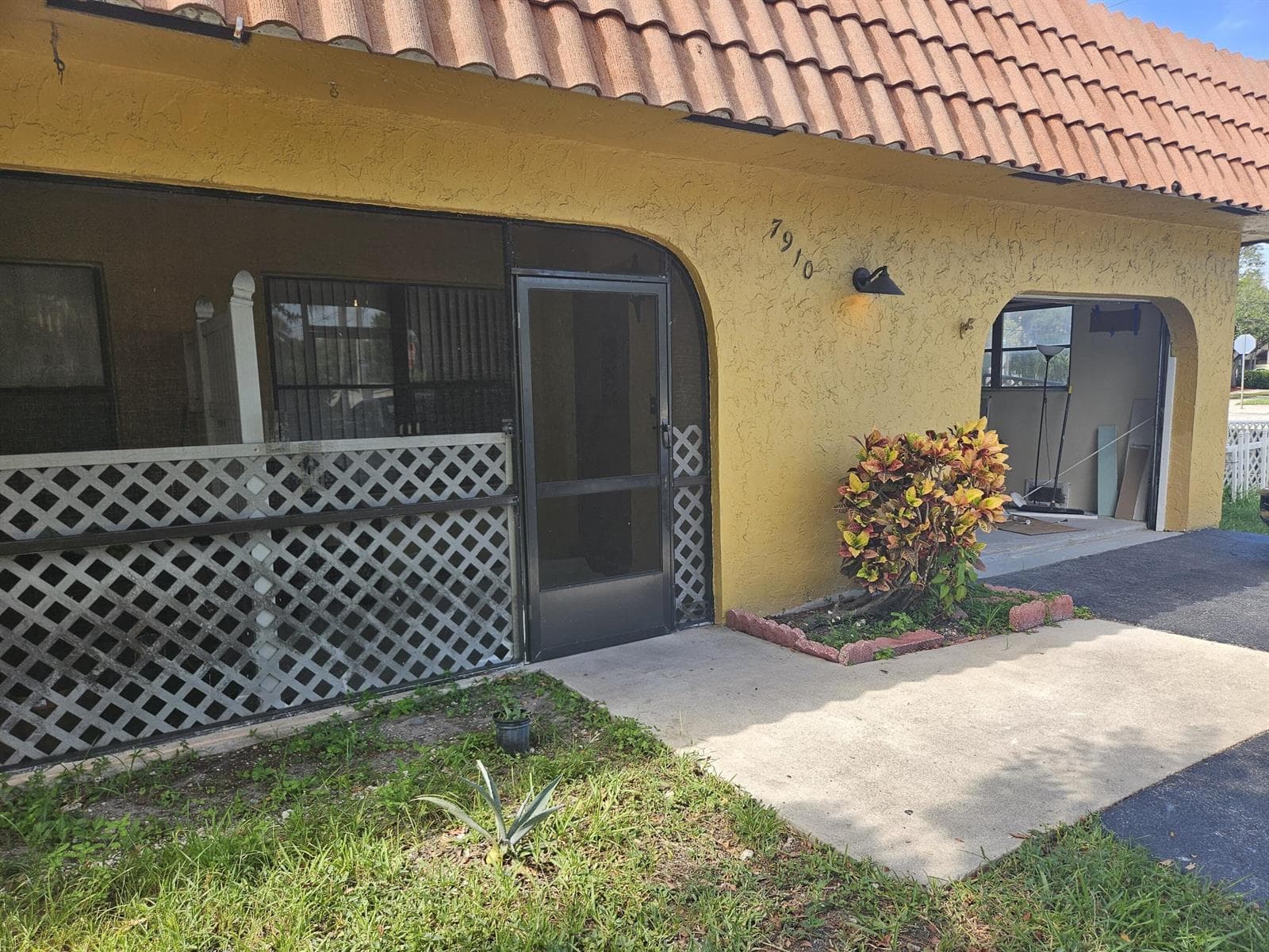 7910 NW 70th Court, Tamarac, FL 33321 photo 2