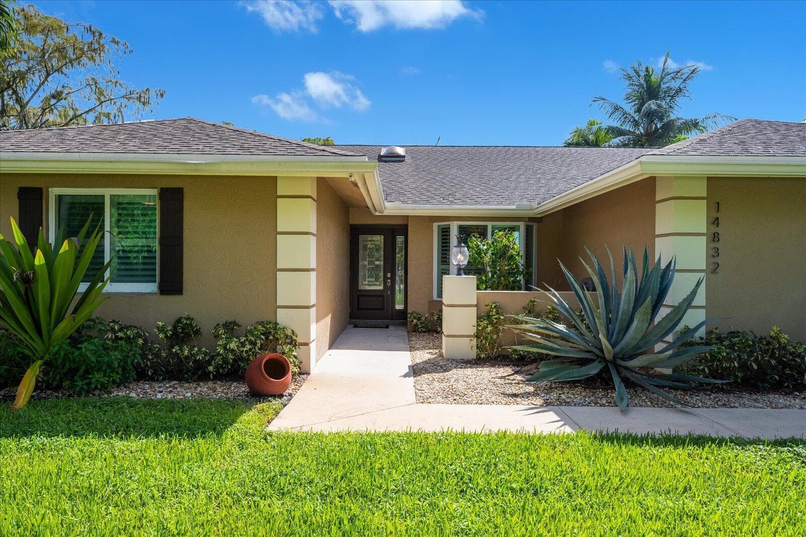 14832 PADDOCK Drive, Wellington, FL 33414 photo 2