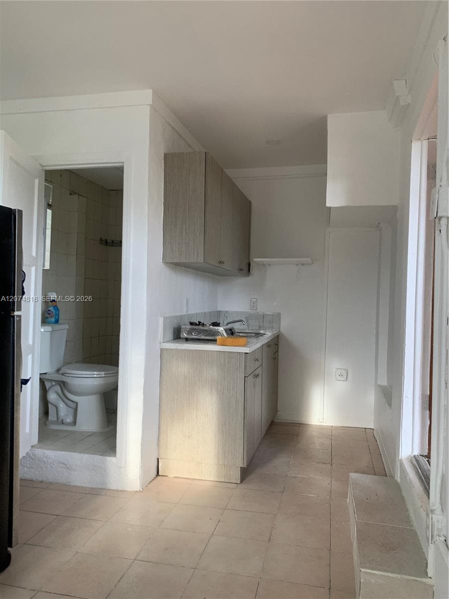 1901 E 5th Ave # B, Hialeah, FL 33013 photo 4