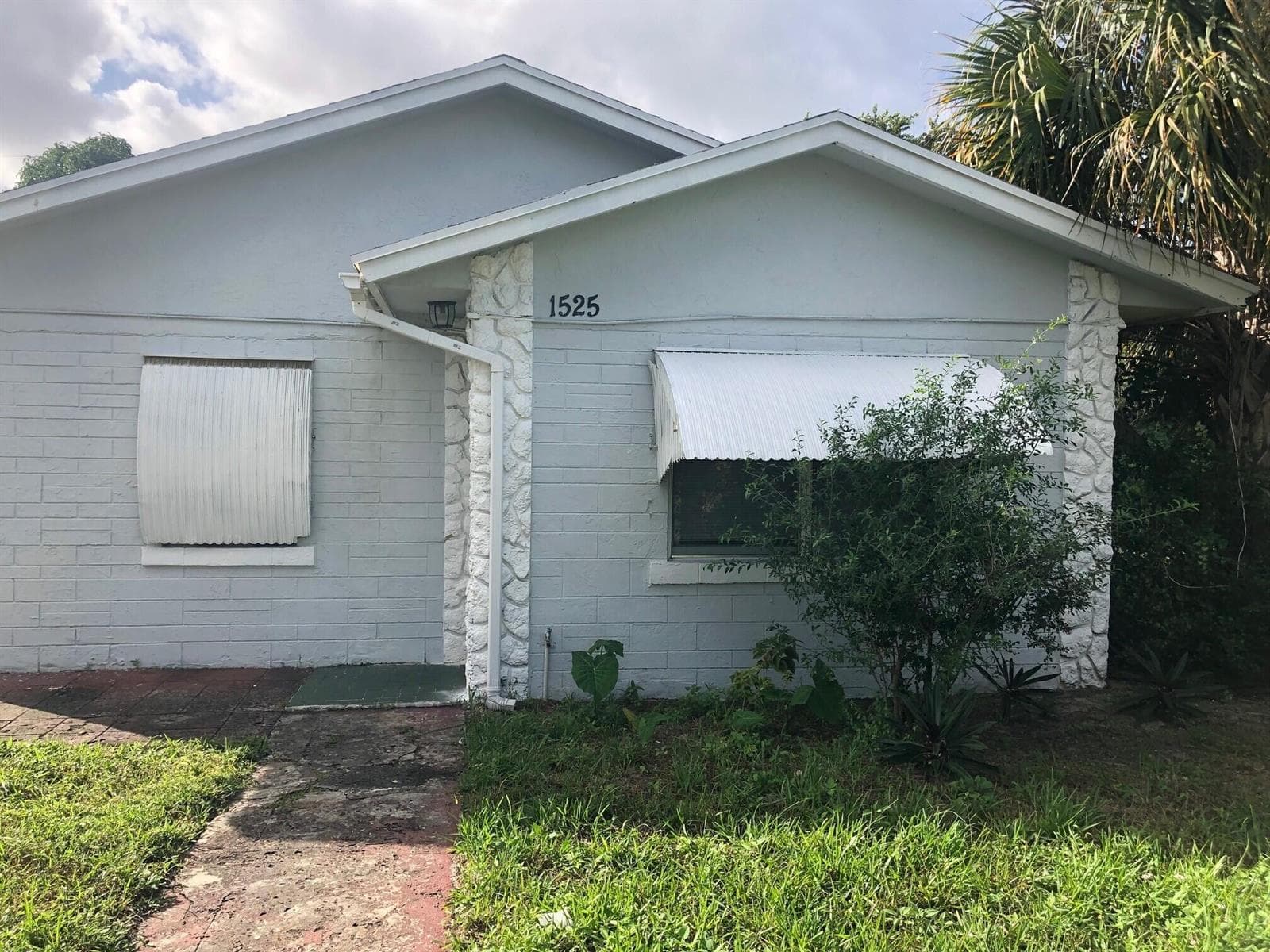 1525 W 15TH Street, Riviera Beach, FL 33404