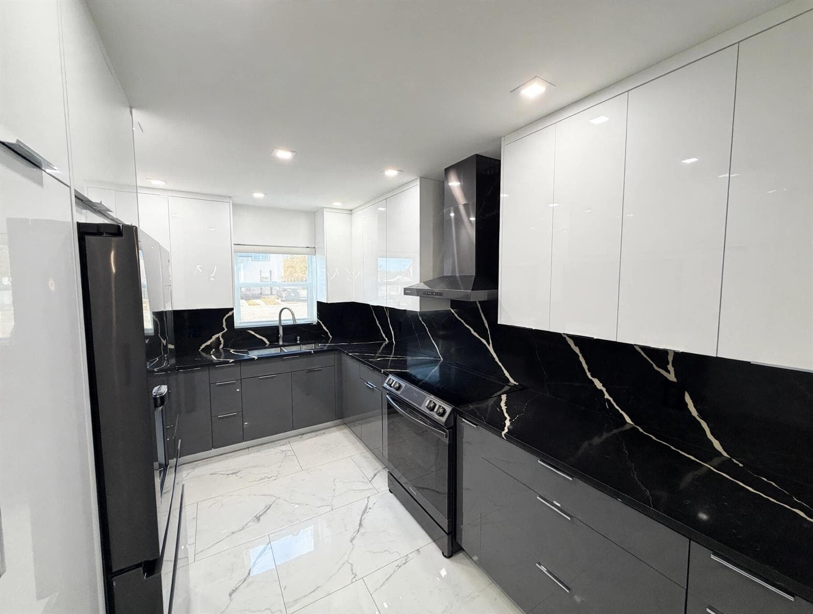 9054 NW 35TH Place, Sunrise, FL 33351 photo 2