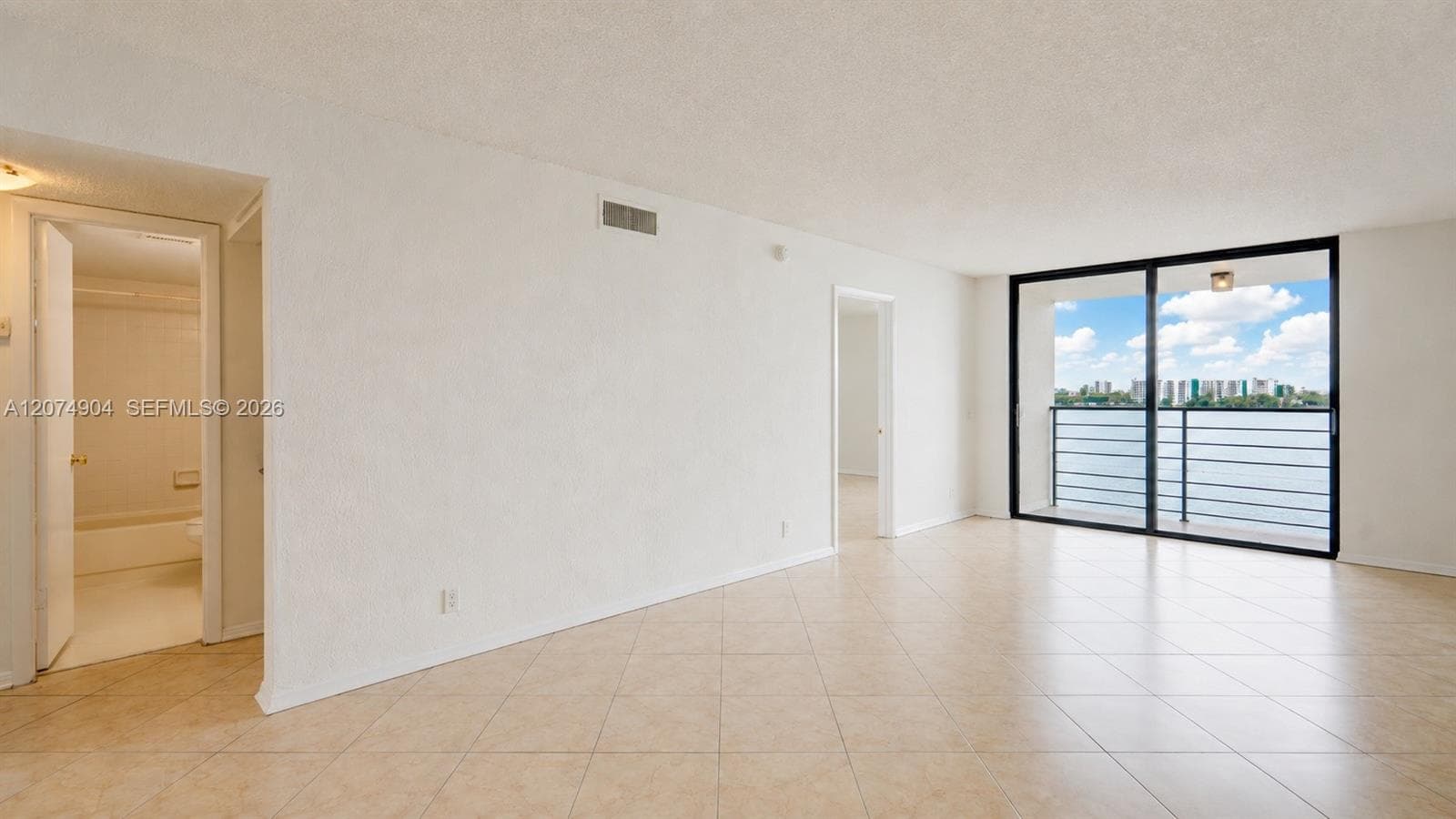 114 Lake Emerald Dr # 409, Oakland Park, FL 33309 photo 2
