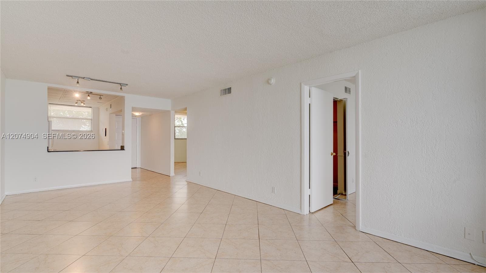 114 Lake Emerald Dr # 409, Oakland Park, FL 33309 photo 4