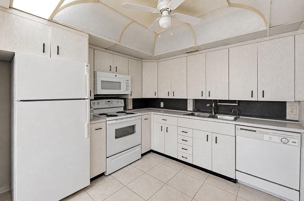 3026 Rexford B, Boca Raton, FL 33434 photo 2