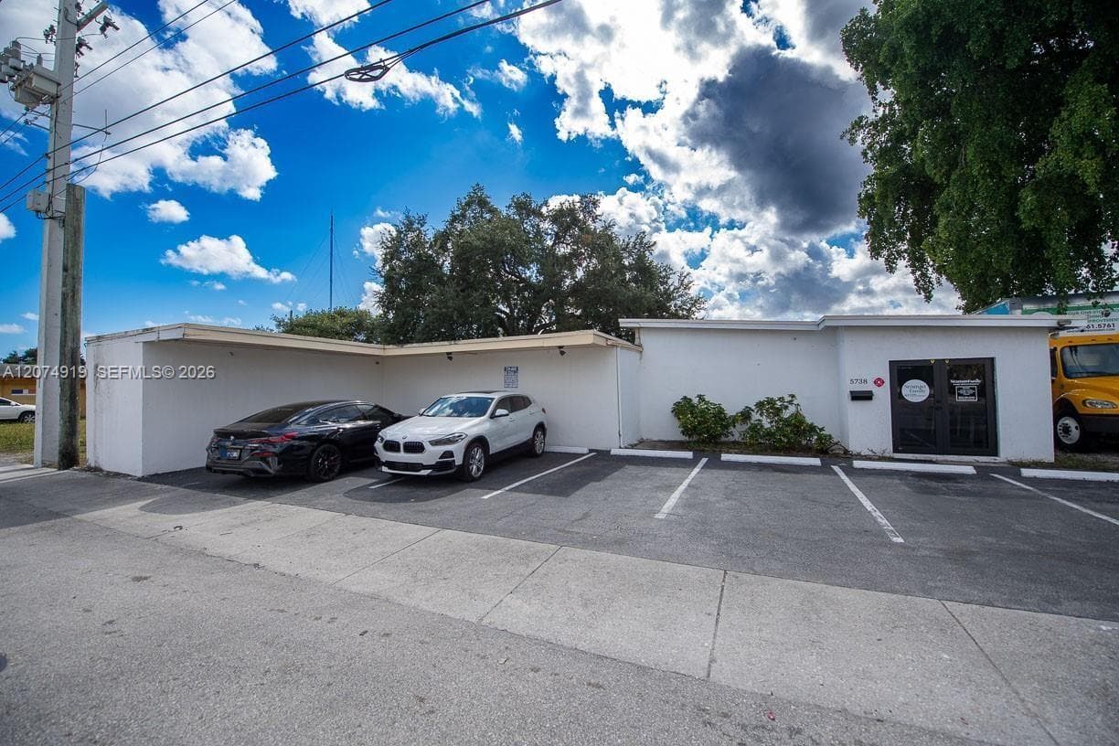 5738 W Hallandale Beach Blvd, West Park, FL 33023