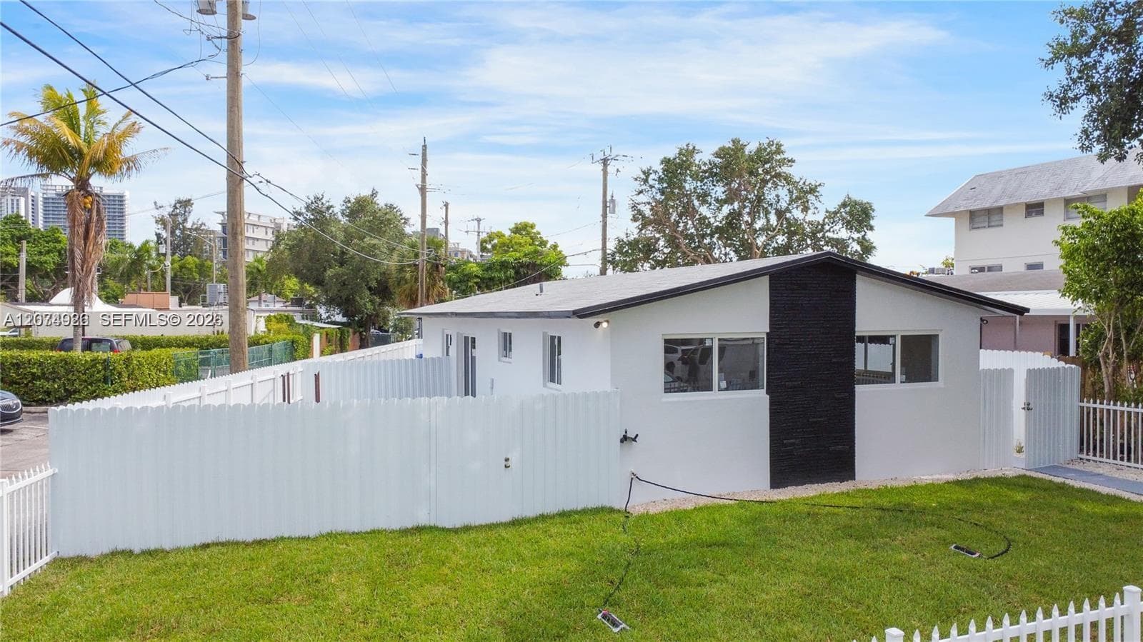 2388-2390 NE 173rd St, North Miami Beach, FL 33160
