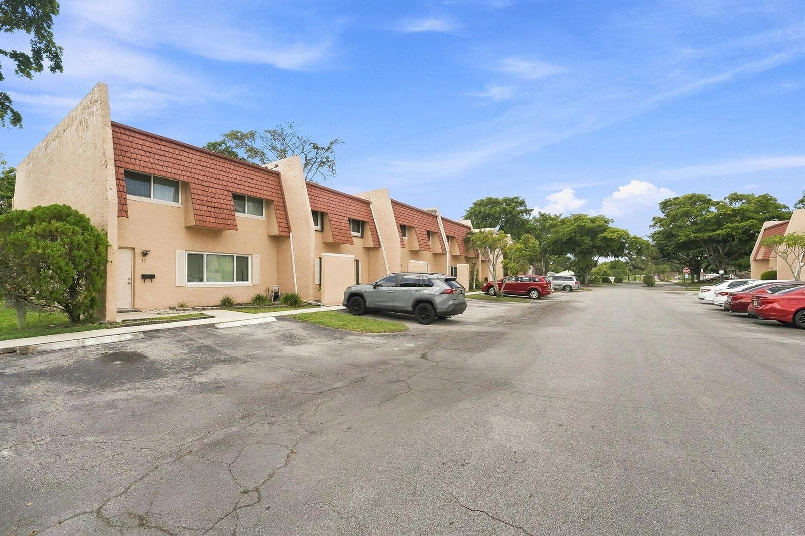 6 Spinning Wheel Lane, Tamarac, FL 33319 photo 2