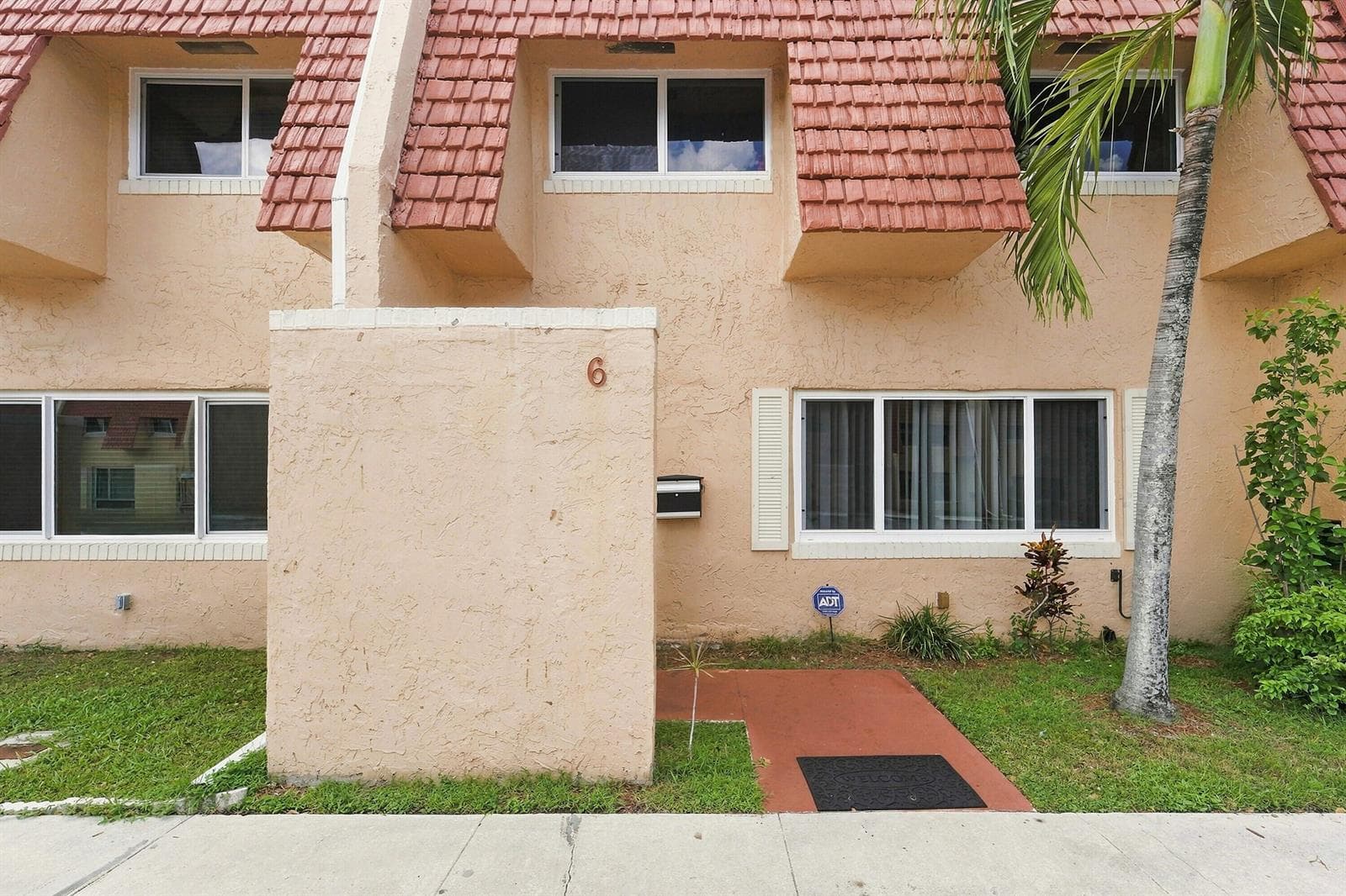 6 Spinning Wheel Lane, Tamarac, FL 33319 photo 3