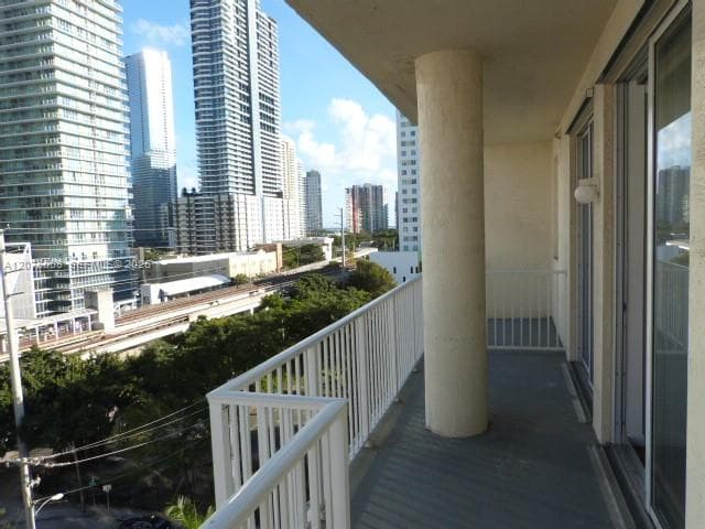 115 SW 11th St # 909, Miami, FL 33130 photo 4