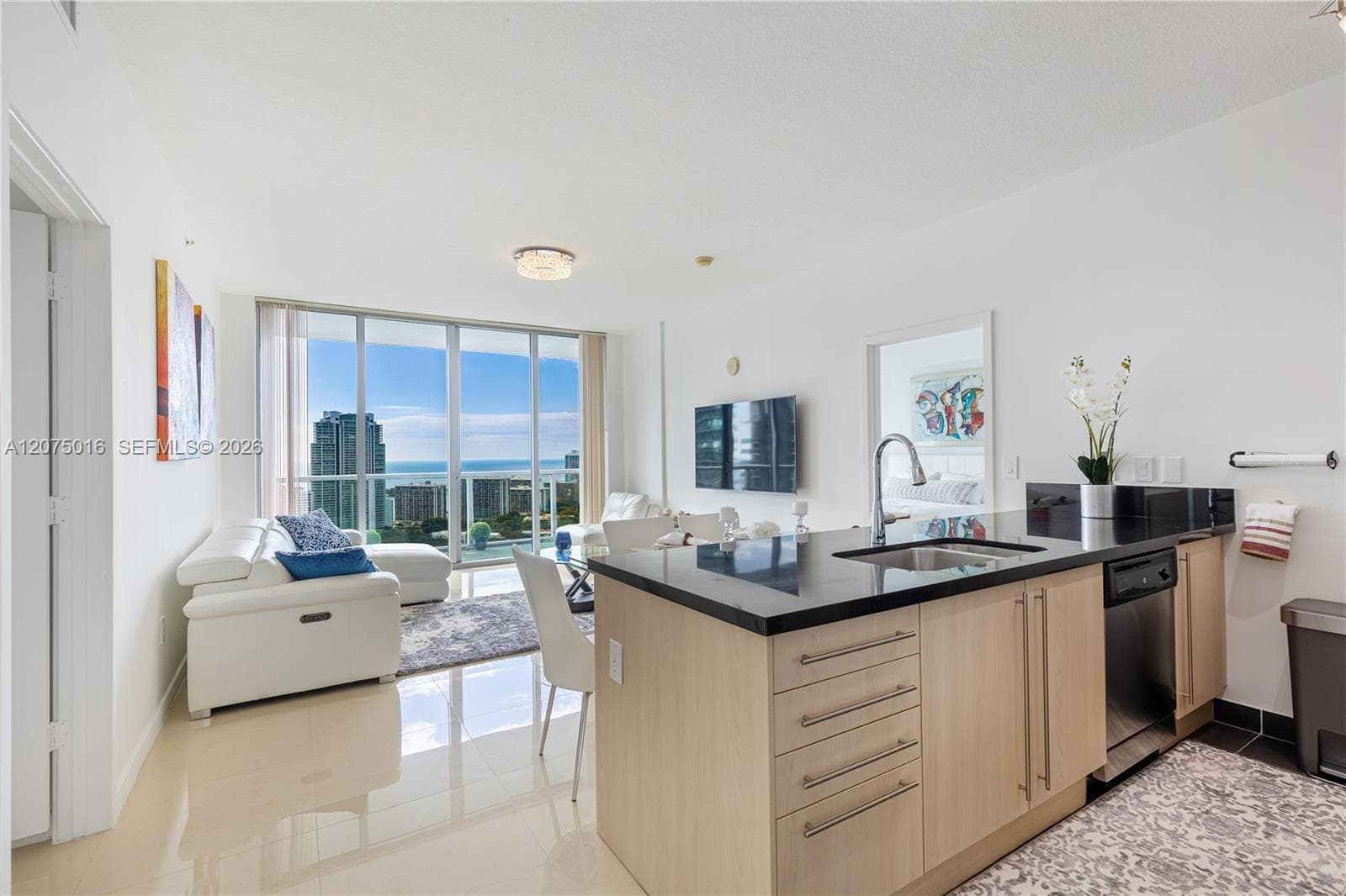 79 SW 12th St # 3704, Miami, FL 33130 photo 2
