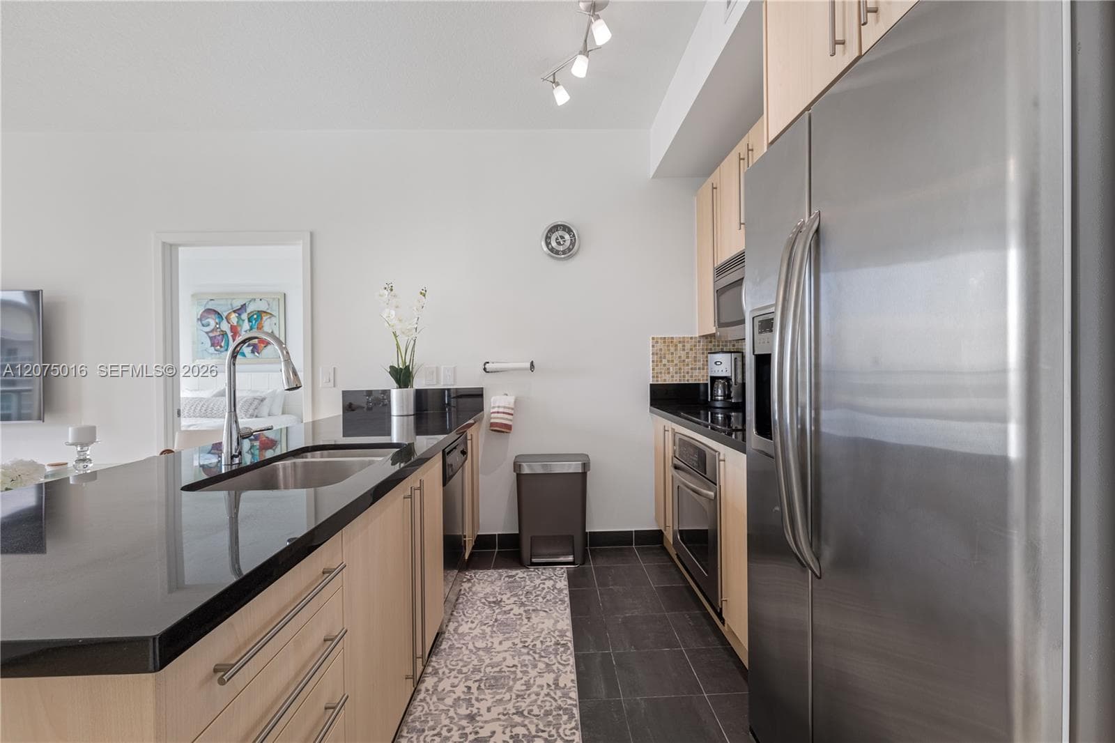 79 SW 12th St # 3704, Miami, FL 33130 photo 3