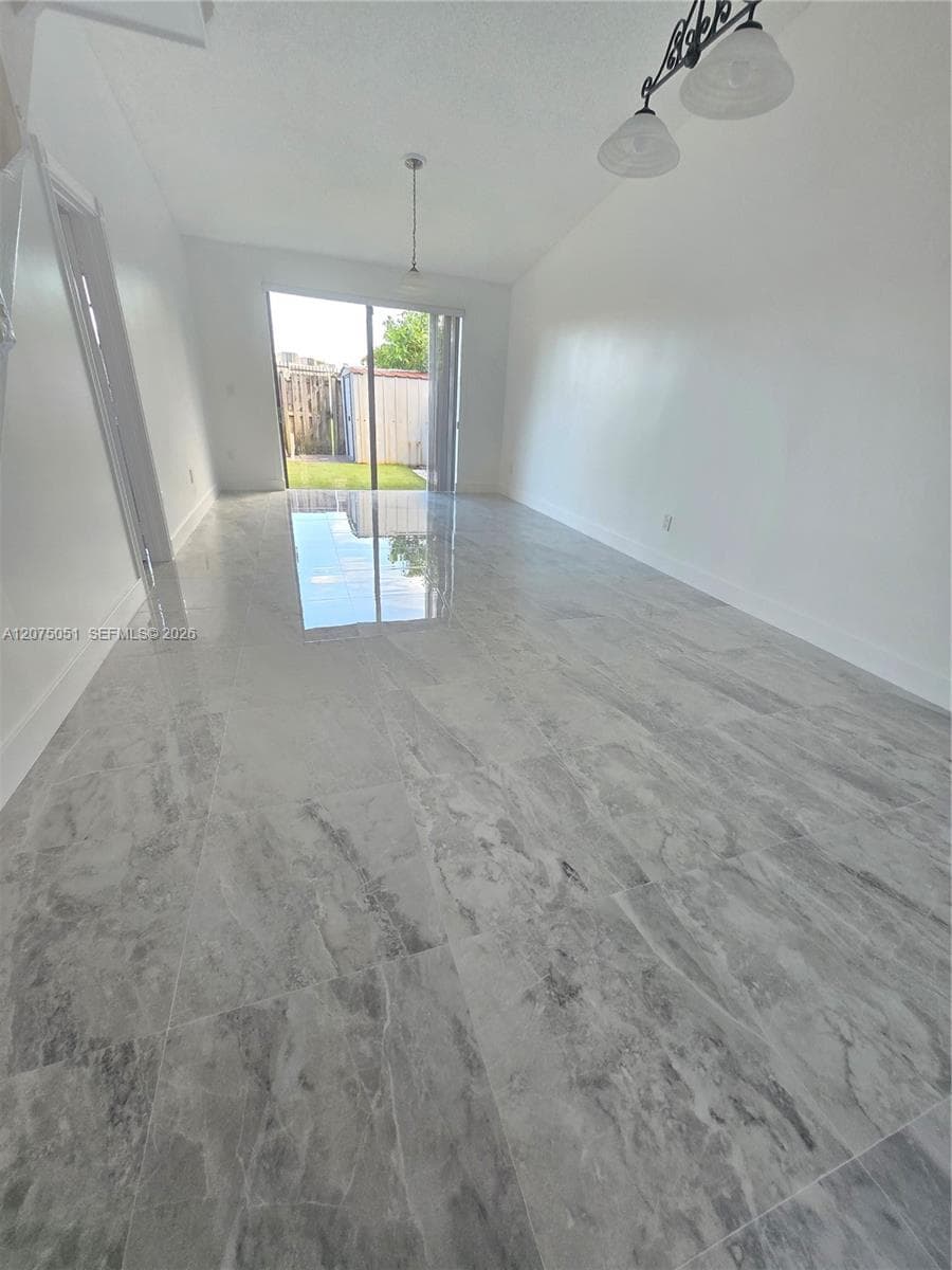 6746 NW 188th Ter, Hialeah, FL 33015 photo 2