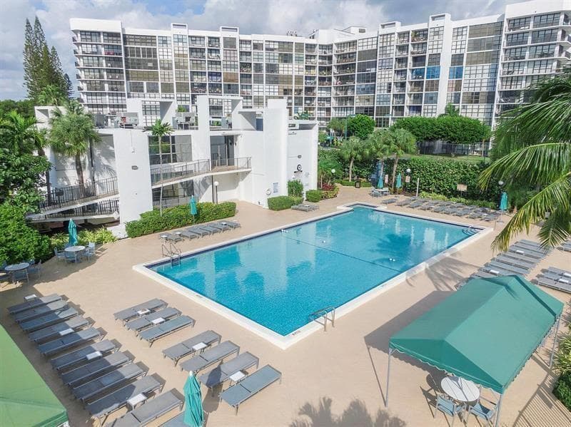 800 Parkview Drive, Hallandale Beach, FL 33009 photo 3