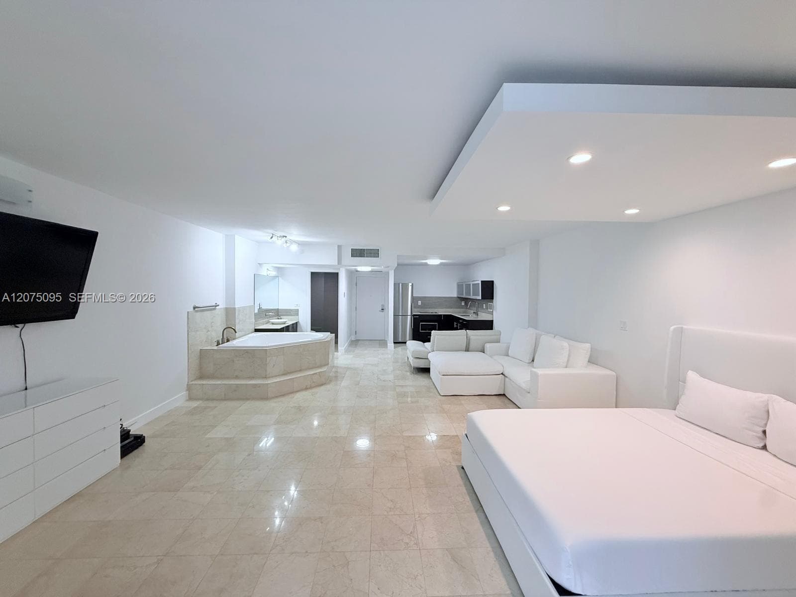 2301 Collins Ave # 621, Miami Beach, FL 33139