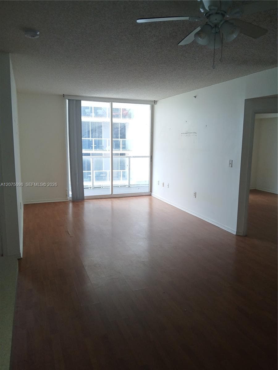 5085 NW 7th St # 415, Miami, FL 33126