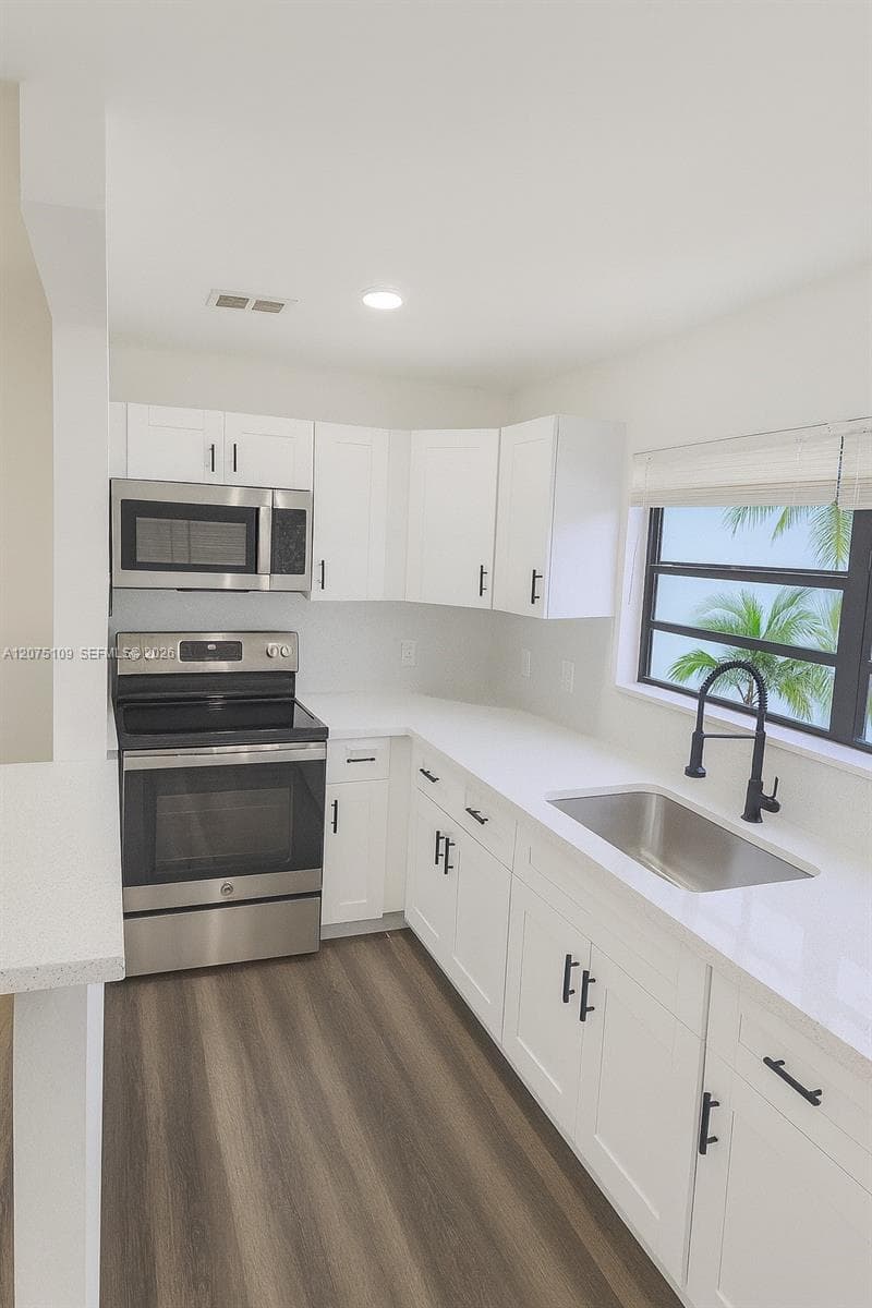 417 NW 2nd Ave # 9, Hallandale Beach, FL 33009 photo 2