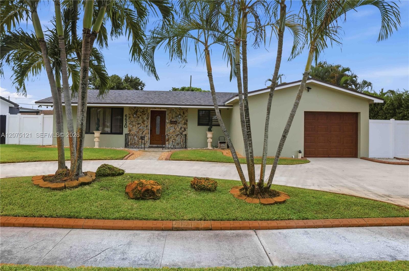 6620 SW 6th St, Pembroke Pines, FL 33023
