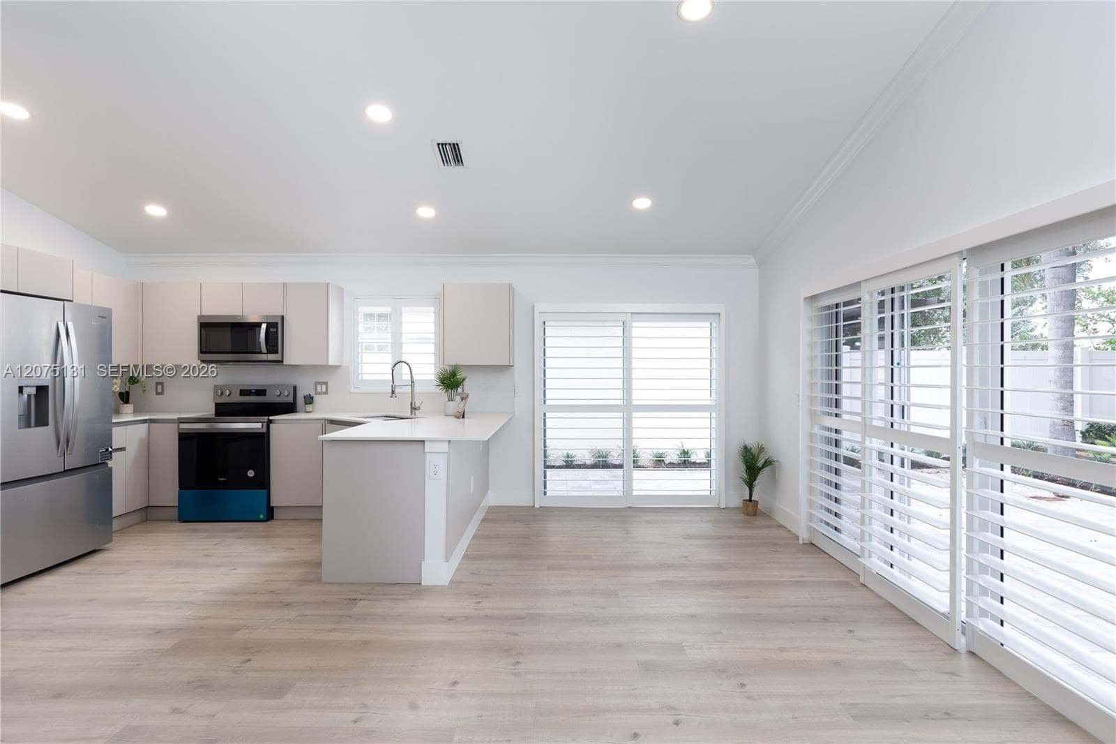46 Gables Blvd, Weston, FL 33326 photo 3