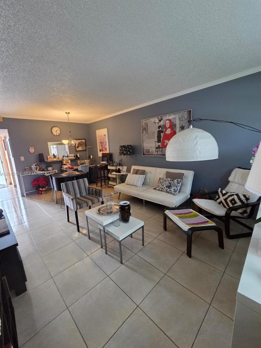 5181 W Oakland Park Blvd # 204, Lauderdale Lakes, FL 33313 photo 2