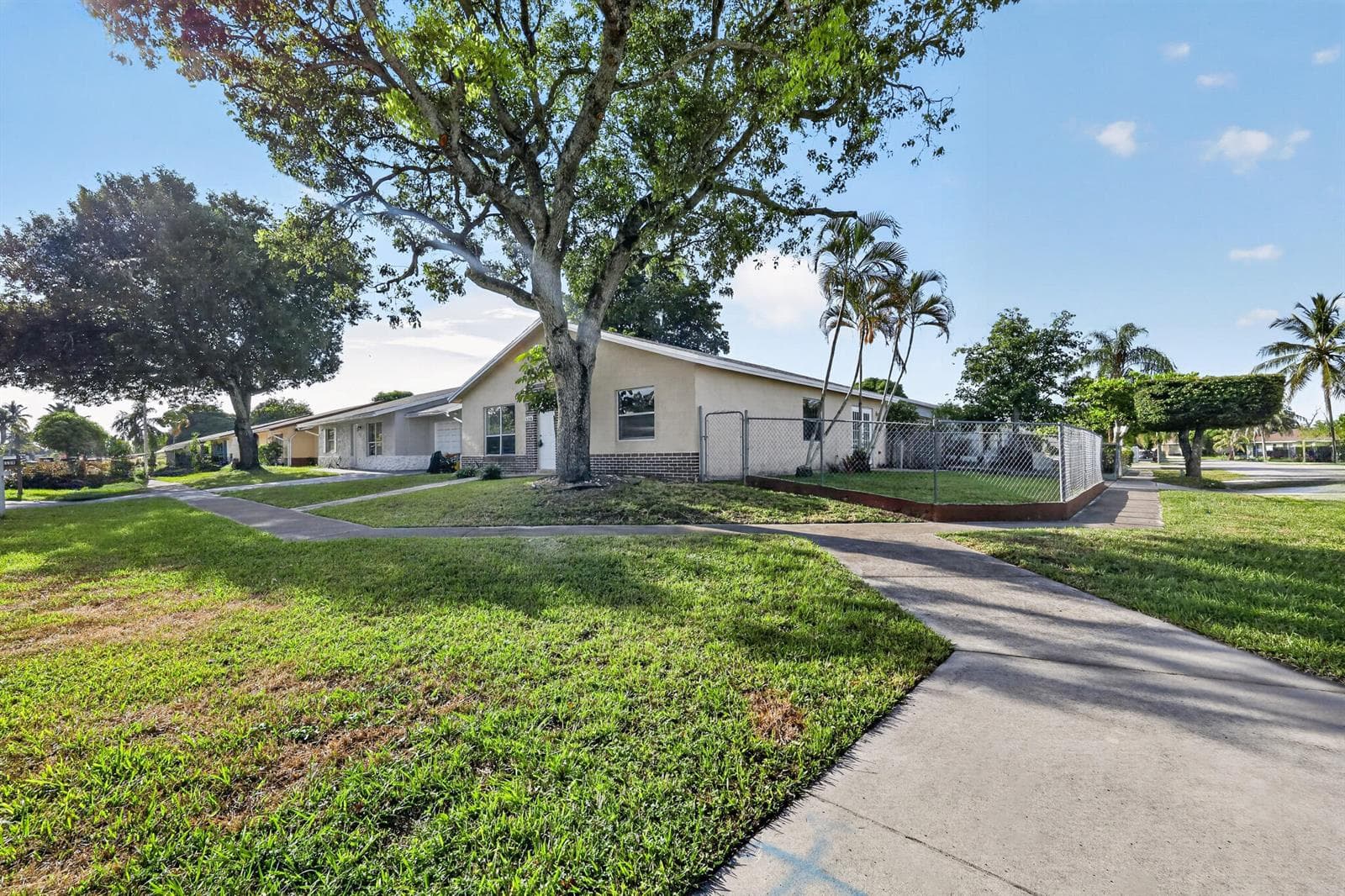 6198 ARCADE Court, Lake Worth, FL 33463 photo 2