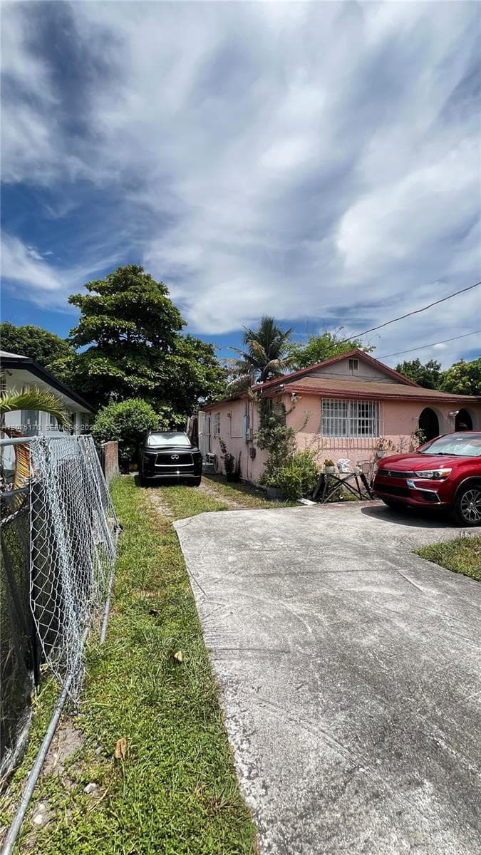 1135 NW 65th St, Miami, FL 33150 photo 4