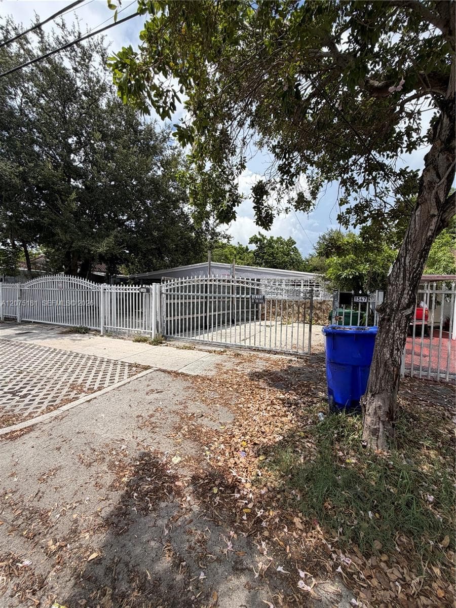 1345 NW 25th St, Miami, FL 33142 photo 2