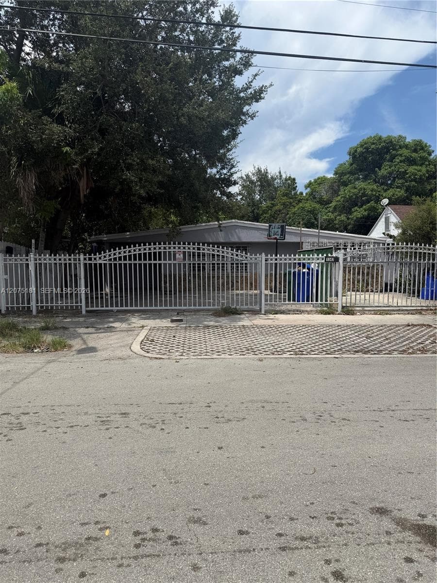 1345 NW 25th St, Miami, FL 33142
