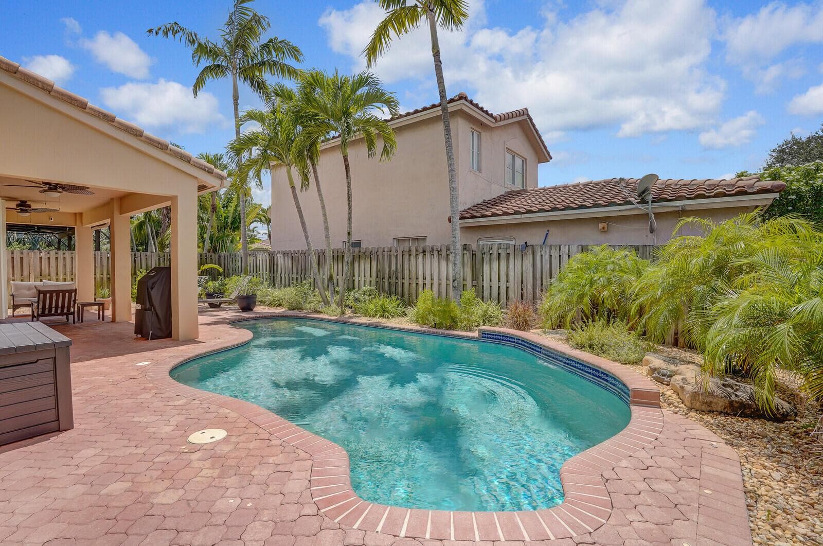 317 E Garden Cove Circle, Davie, FL 33325 photo 2