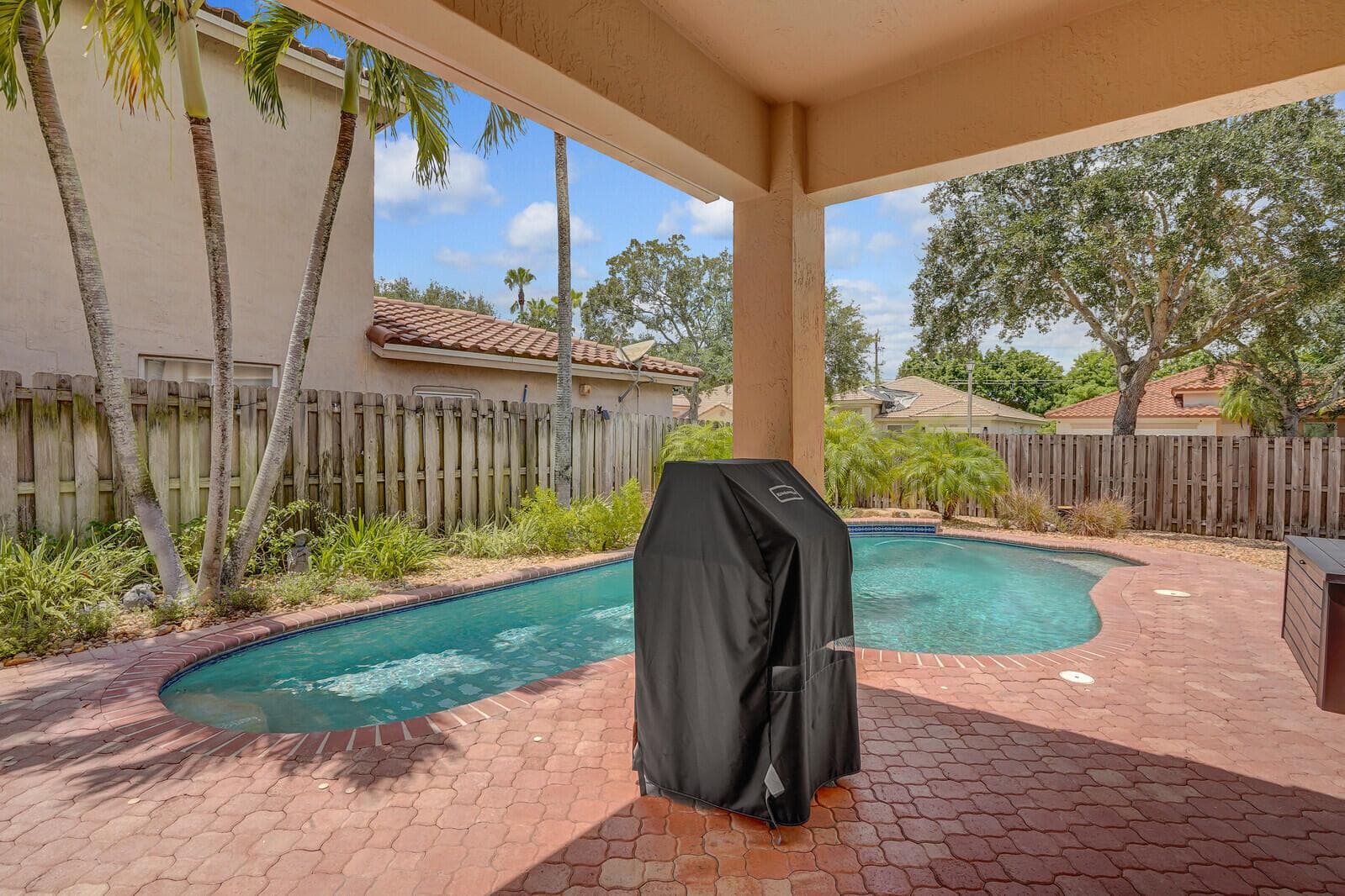 317 E Garden Cove Circle, Davie, FL 33325 photo 4
