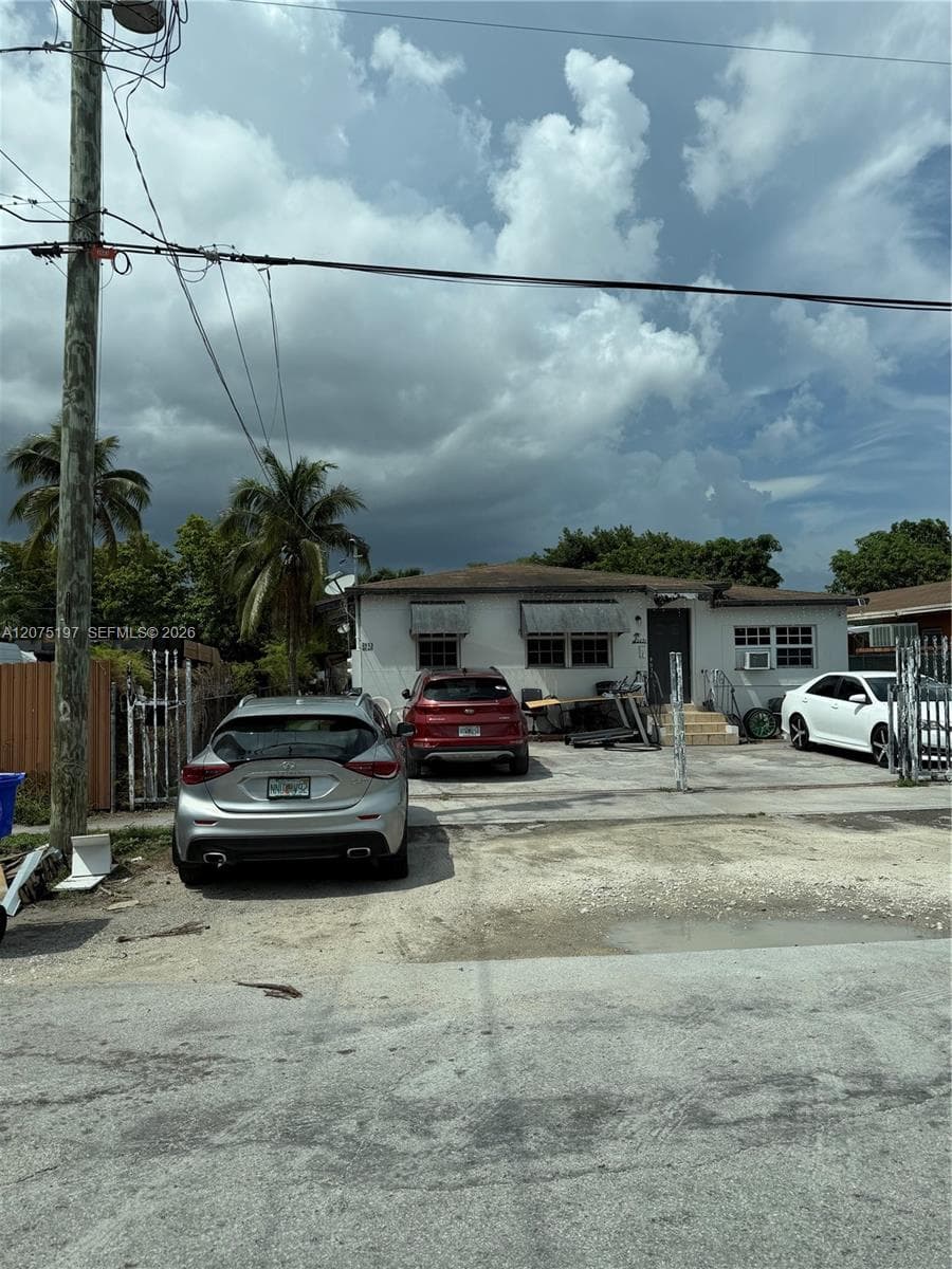 2651 NW 33rd St, Miami, FL 33142