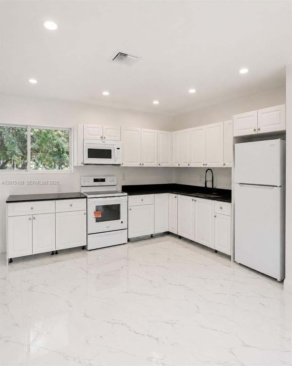 901 NW 116th St # 0, Miami, FL 33168 photo 4