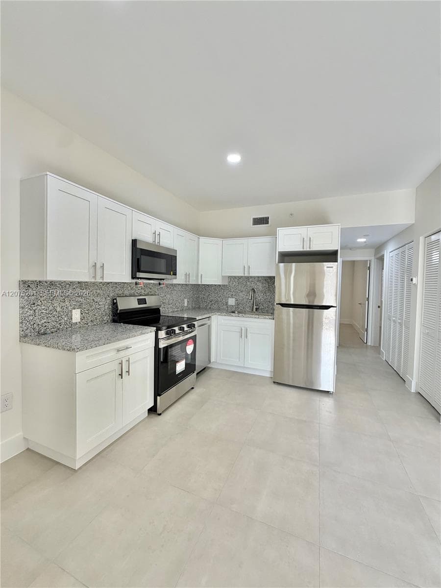 310 E 7th St # 203, Hialeah, FL 33010 photo 3