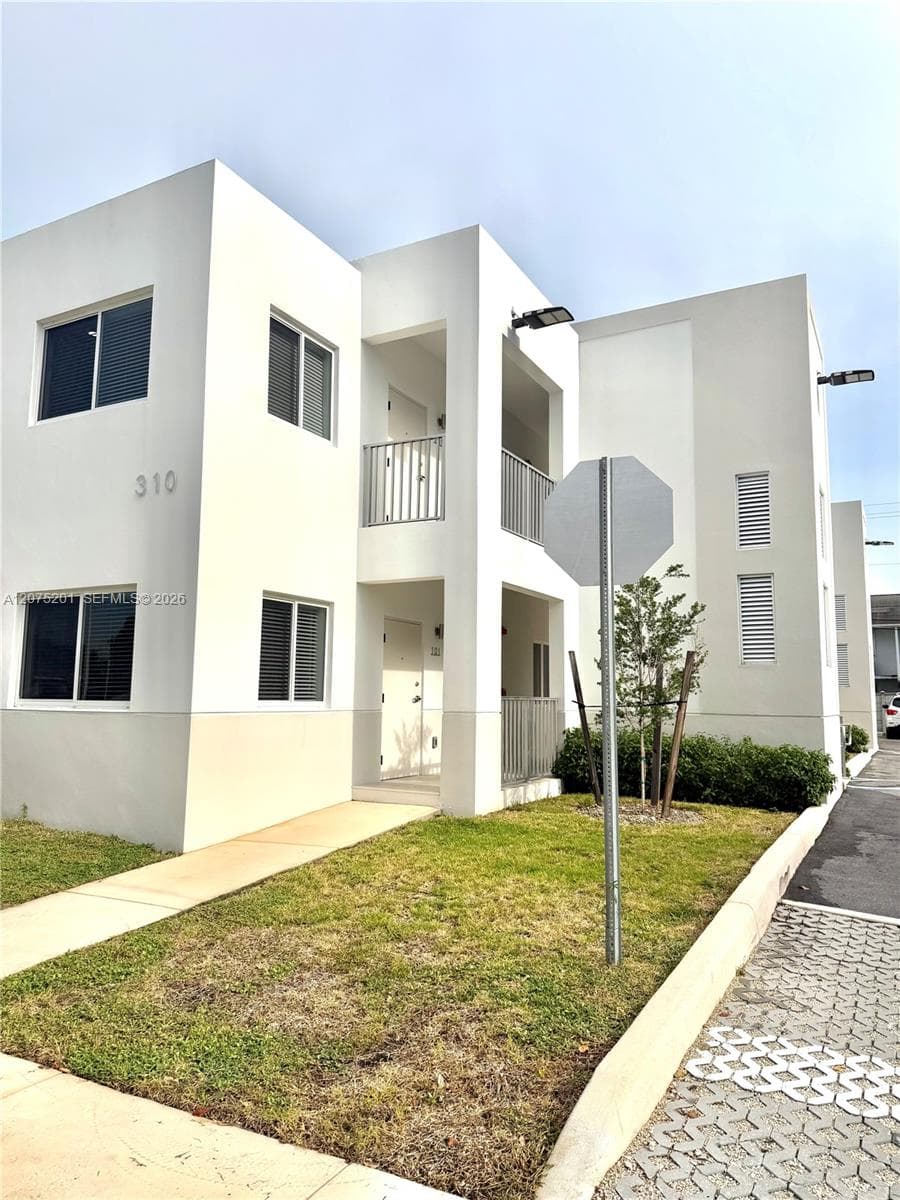 310 E 7th St # 203, Hialeah, FL 33010