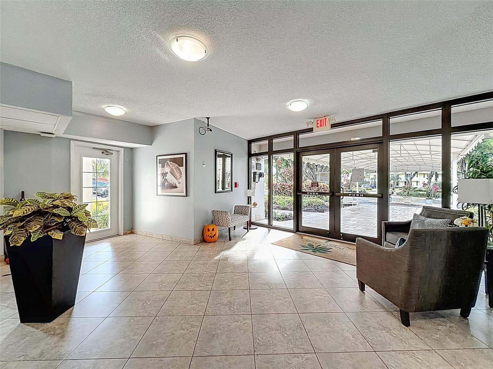 545 Oaks Lane # 410, Pompano Beach, FL 33069 photo 3