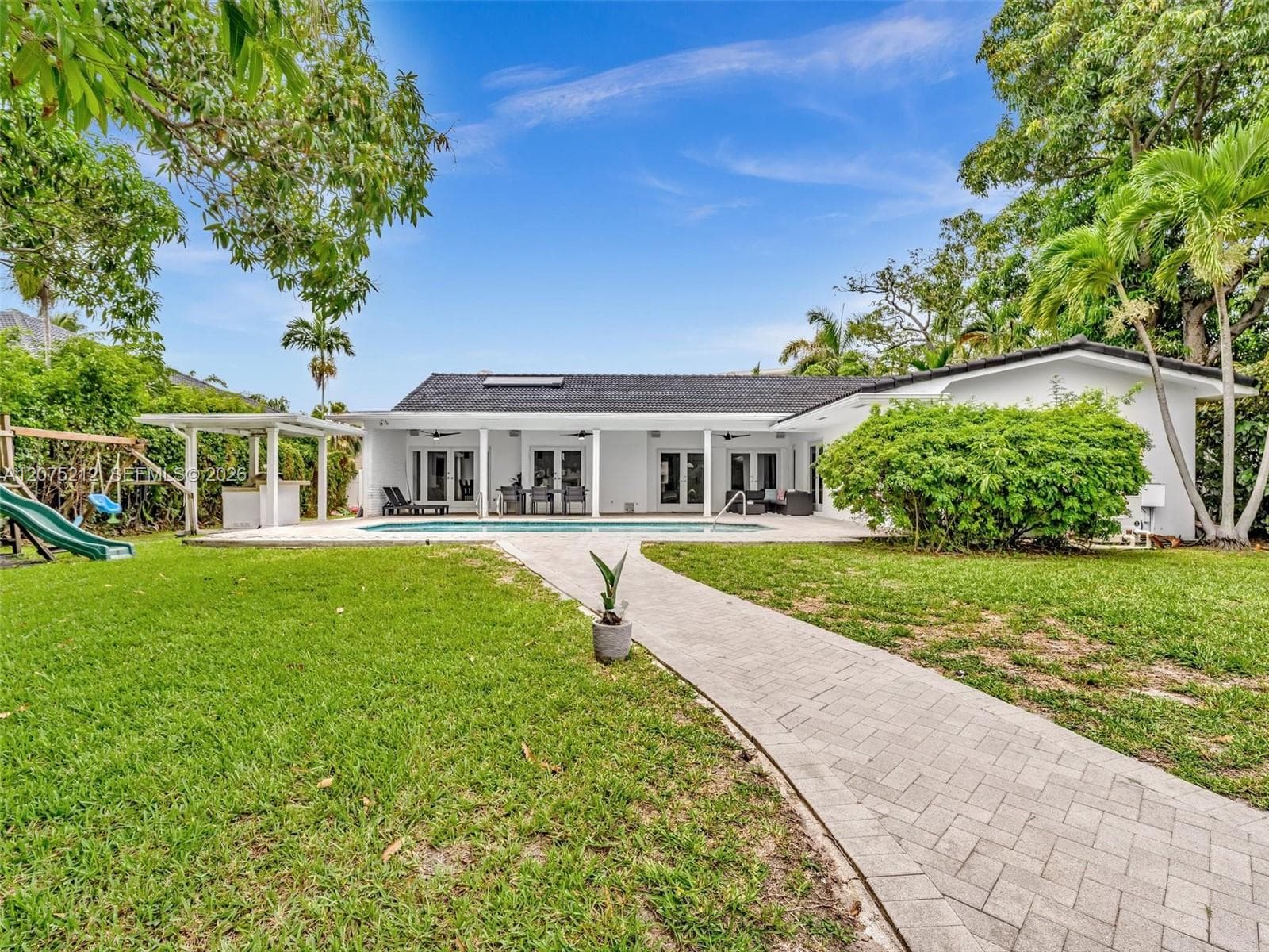 413 Tamarind Dr, Hallandale Beach, FL 33009 photo 5