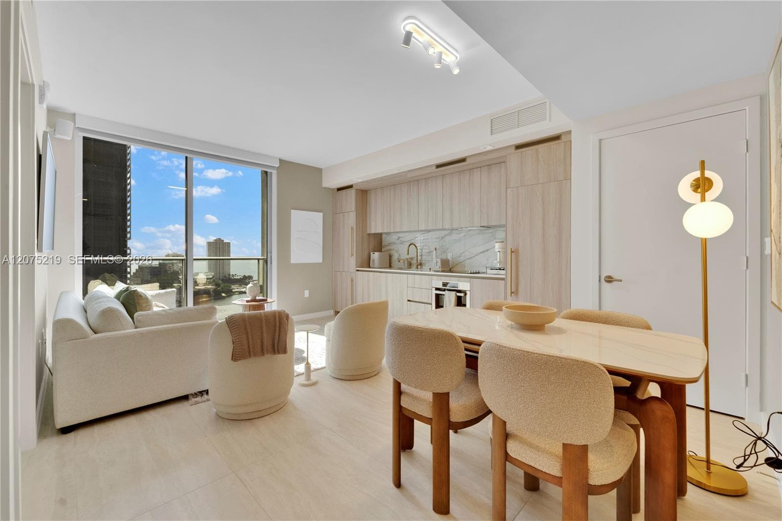 77 SE 5th # 2115, Miami, FL 33131 photo 4