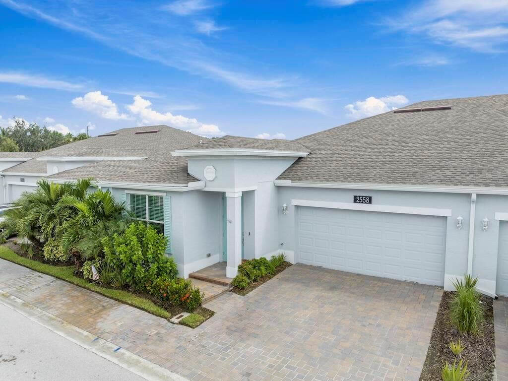 2558 Bella Vista Circle, Vero Beach, FL 32966 photo 2