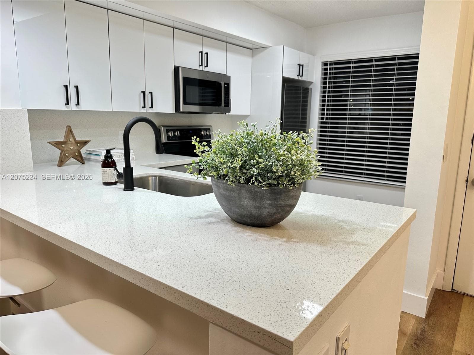 202 Lake Pointe Dr # 104, Oakland Park, FL 33309 photo 2