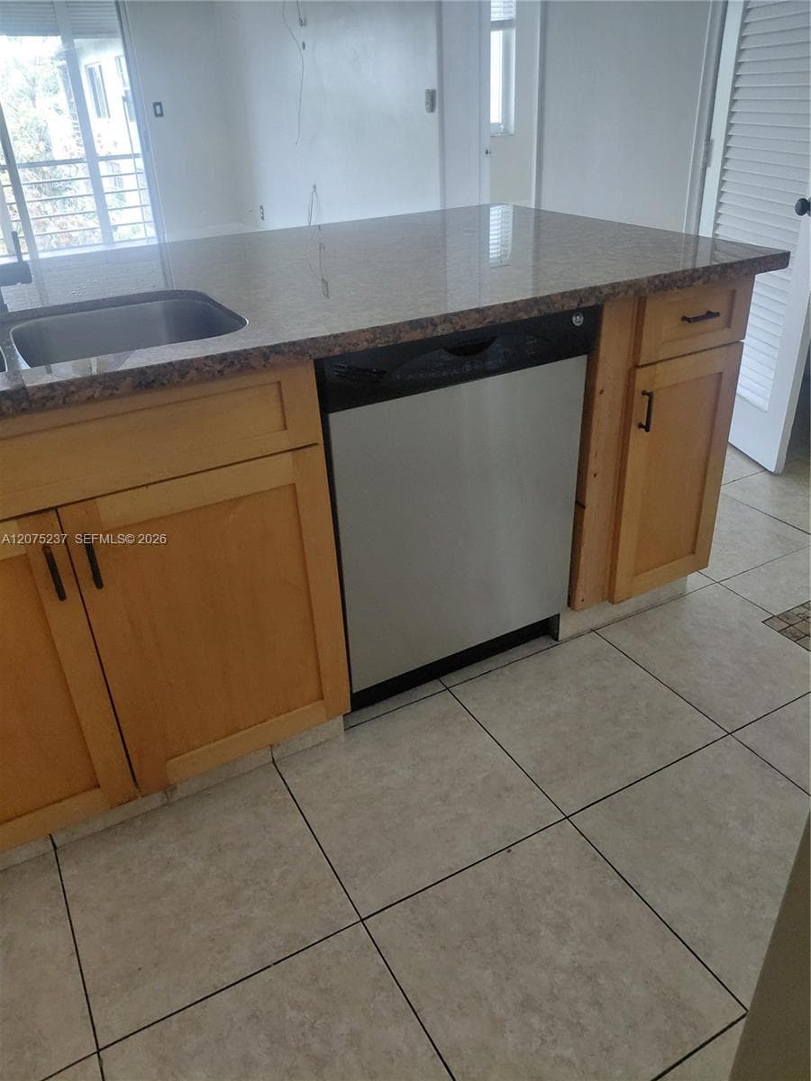 5495 NW 10th Ct # 304, Plantation, FL 33313 photo 3
