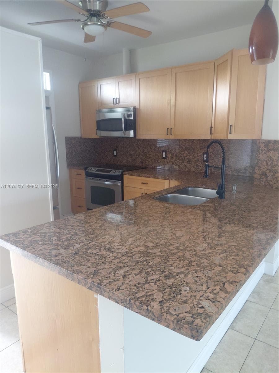 5495 NW 10th Ct # 304, Plantation, FL 33313