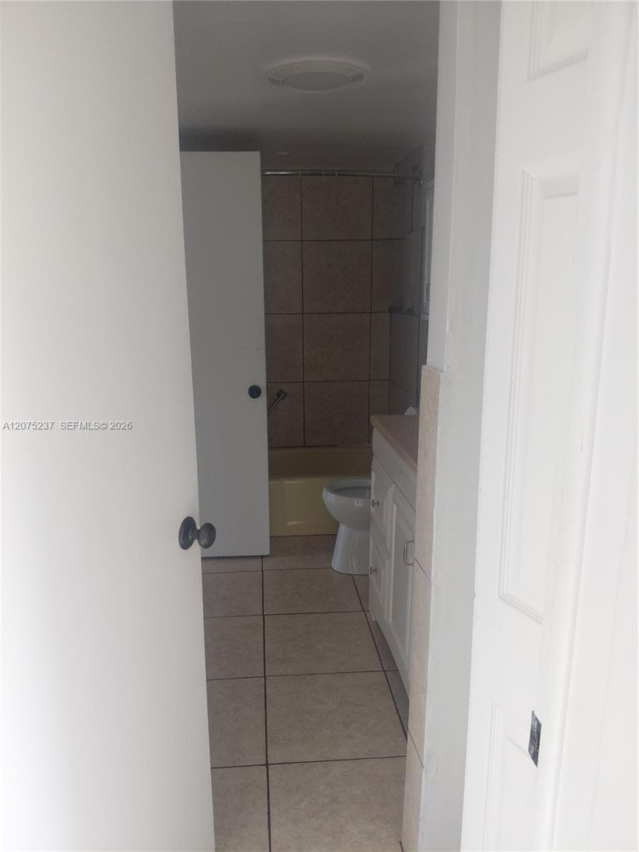 5495 NW 10th Ct # 304, Plantation, FL 33313 photo 4
