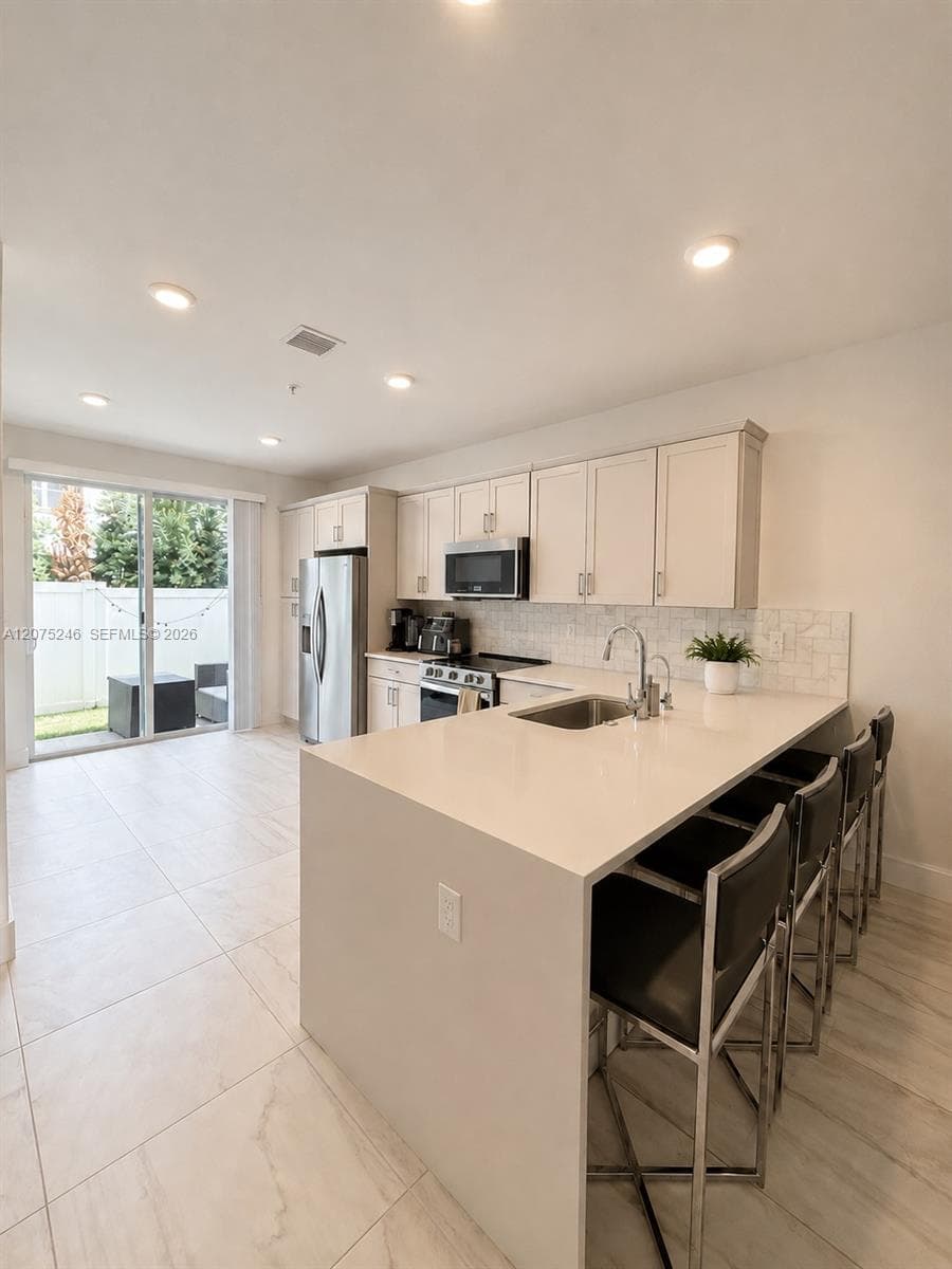 181 SW 170th Ave, Pembroke Pines, FL 33027 photo 4