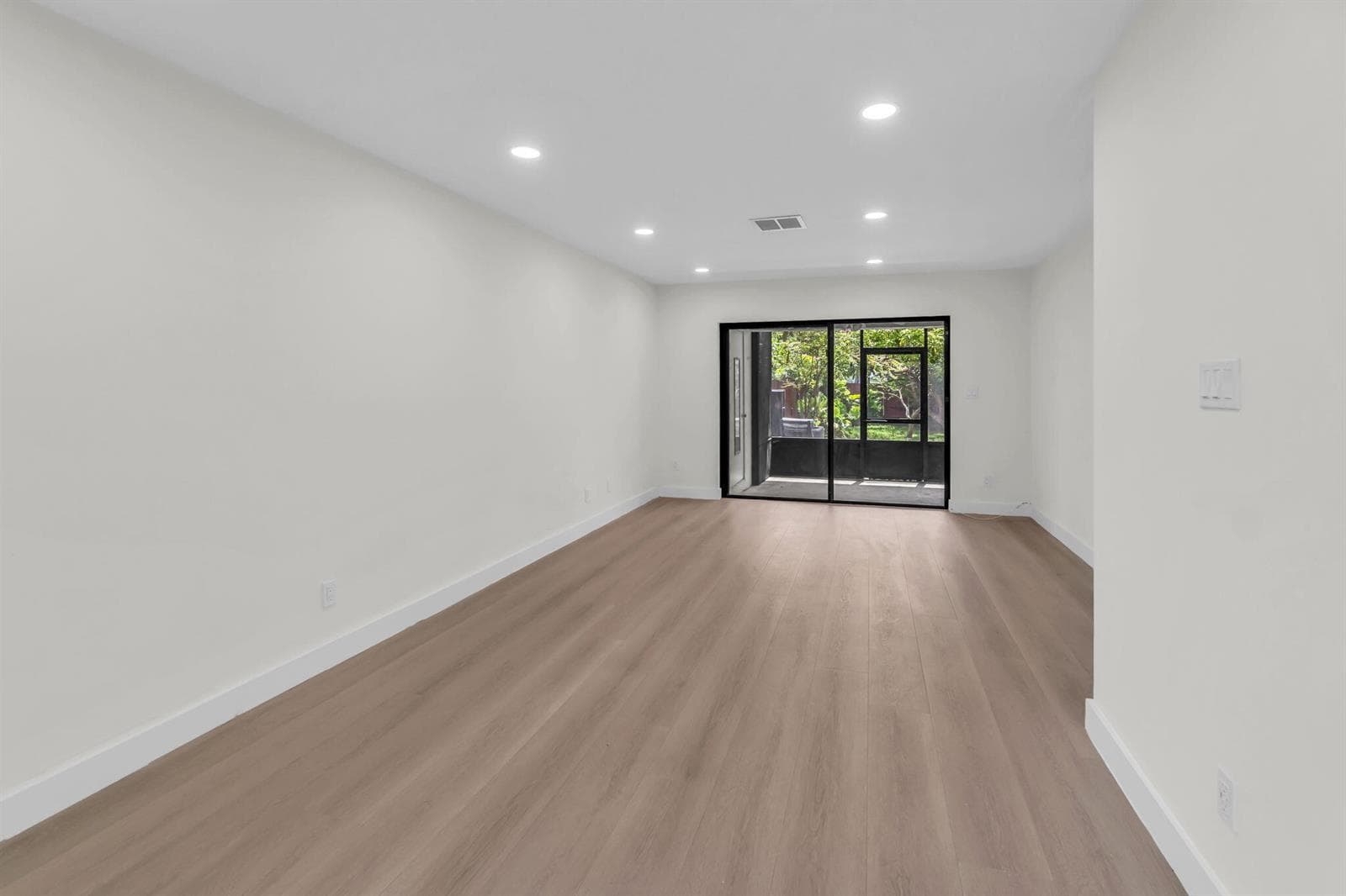 176 NW 106th Terrace, Pembroke Pines, FL 33026 photo 2