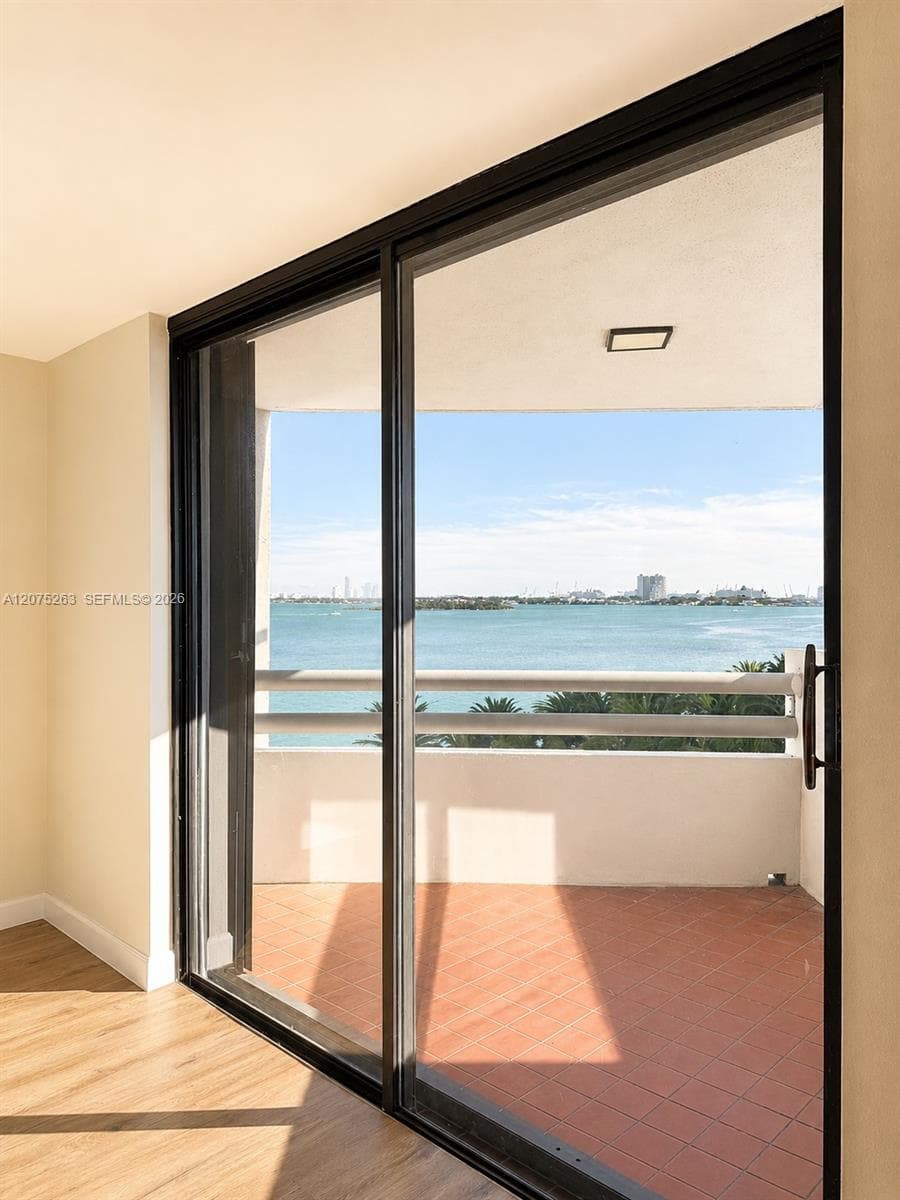 555 NE 30th St # 603, Miami, FL 33137 photo 2